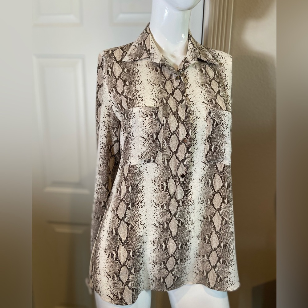 Single Los Angeles~Snakeskin~Crepe~Blouse~High-Low Hemline~Button Closure~Size S